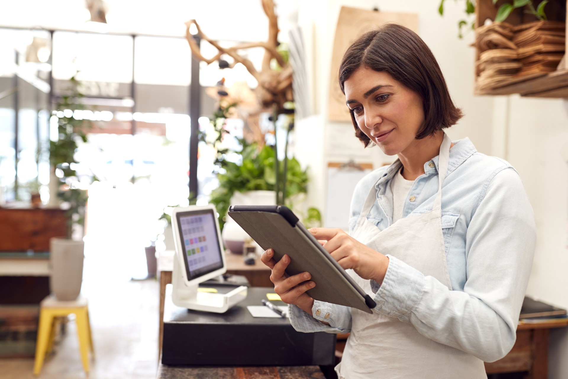 <div style="text-align:left;"><span style="font-size: 24px;"><strong>Scale Your Business With POS Technology</strong></span></div>
